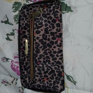 Ladies Travelon wallet, cheetah print